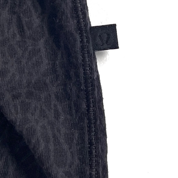 Lululemon Women’s Hint of Sheer Singlet Tank Top in Black (4/6) - Picture 2 of 6